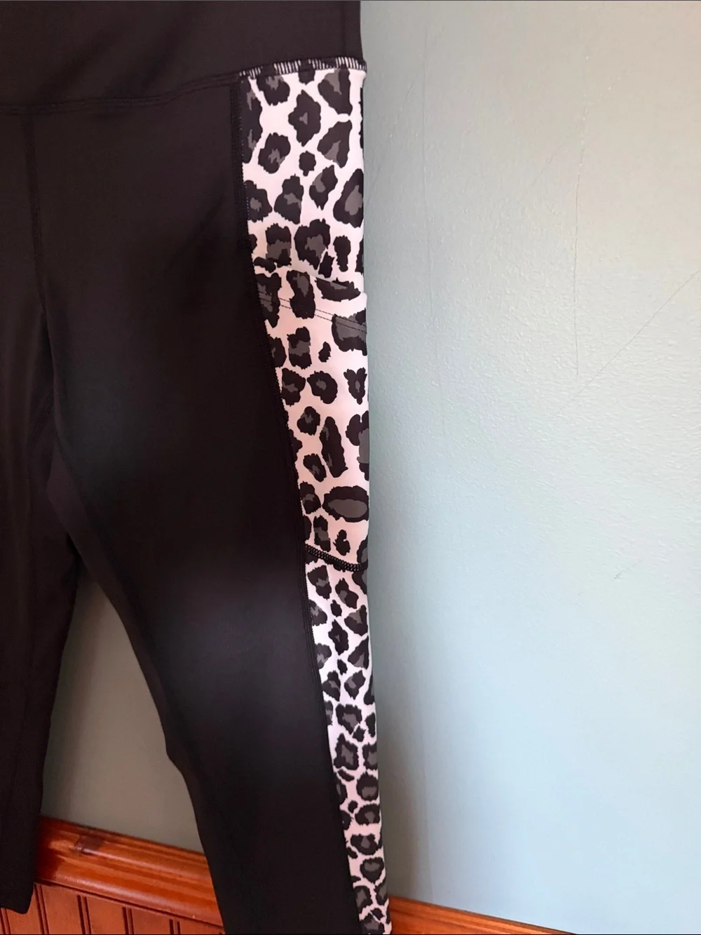 Women Black Leggings with Leopard Side Panels crop style never worn
